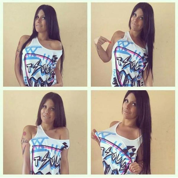 MicheleSimoncin's tweet photo. Vai MIAAAAA ti sta da Dio la canotta #TSOUND !! :))) Link shop on line ---->> http://t.co/p8dDwqa7yk. #tshirt # http://t.co/XcYo4GPeLb
