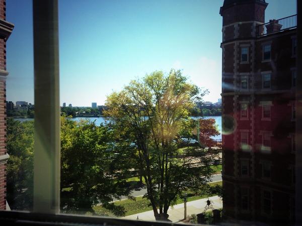 tinatournant's tweet photo. 70 and sunny here in boston, not for long though! #dormview #charlesriver http://t.co/YZ3tzLijQh