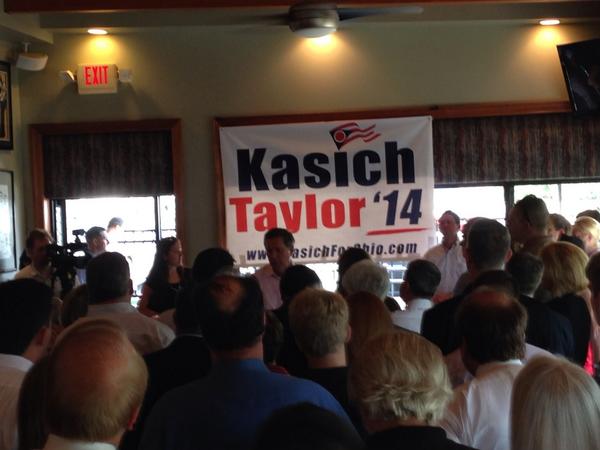 MJCarle's tweet photo. Another packed room of supporters at Price Hill Chili on the West Side. #KasichWorks #PriceHillChili http://t.co/2QGZ59o2Dw