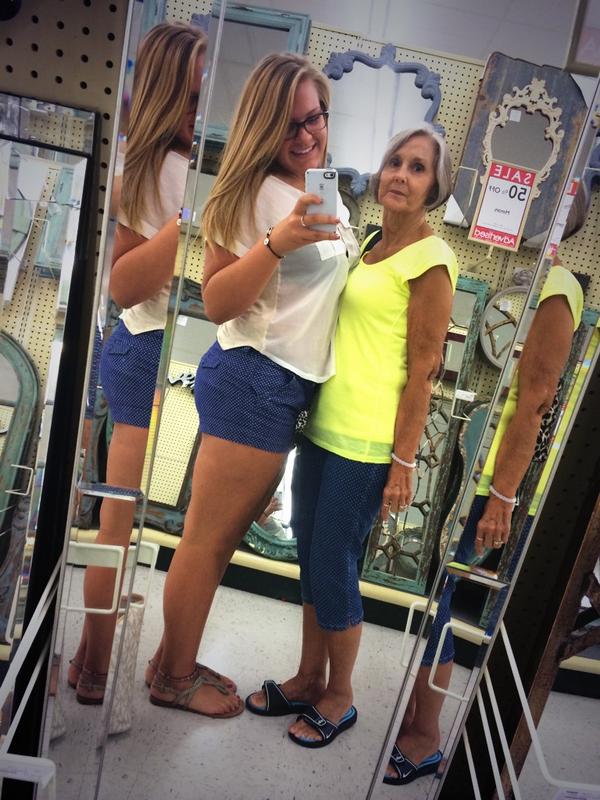 SimplyMadi's tweet image. Great minds think alike #samepants #igotitfrommynana