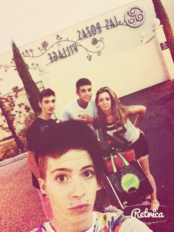 rc_siempre10's tweet photo. Ujujuujujuu @Jesusdelcasar @rc_siempre10 @aaronmartinrico @Vicente_mf 😜😜😜 http://t.co/5CZ87J581r