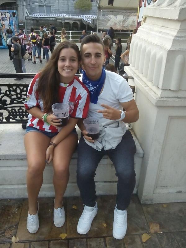 mariamp_4's tweet photo. Una de maños por Bilbao @josetico8 http://t.co/gmyJZenTYS