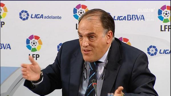 DeportesCuatro's tweet photo. Las peñas del Murcia cargan contra Tebas: "Es autoritario, prepotente y cobarde" http://t.co/yQugSM0Xrt http://t.co/ScmMADl93V
