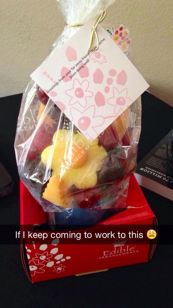 fitmamag_'s tweet photo. 🍏🍓🍍🍇💕❤️ #SurprisesAtWork #NiceGestures http://t.co/SJbIzmrvKF