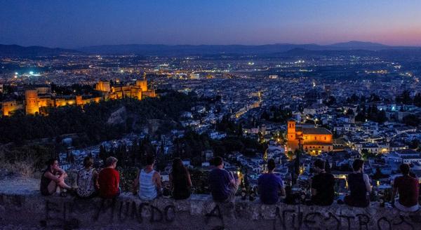 Miradores.. "Nada mejor que disfrutar de las mágicas noches de Granada #SanMiguelAlto #planesgranada  <a href="/planesgranada/">GRANADA</a> "