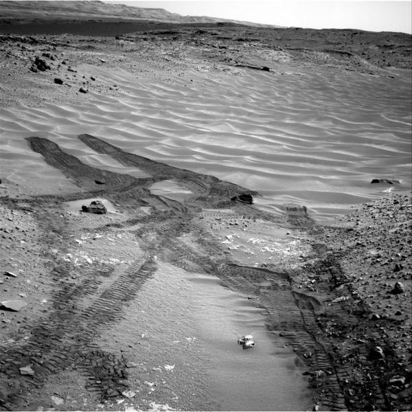 Las arenas arenas marcianas detienen a Curiosity. BvbW8oTIAAAlPJC