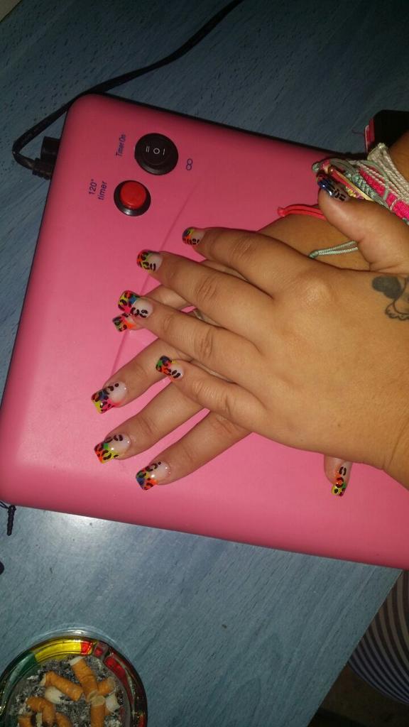 RosaNails94's tweet photo. uñas de colores y leopardo 💅 http://t.co/arhfV6M23t