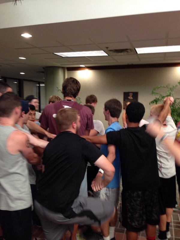HubLP2014's tweet image. So maybe the human knot is a bit more of a struggle. #EYW2014 #besthub #throwwhatyouknow