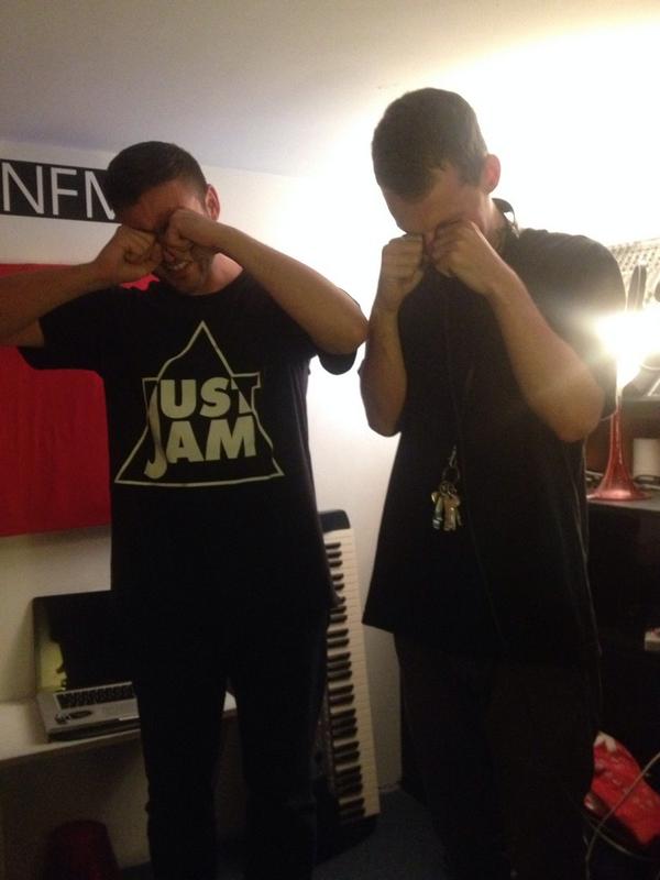 Hoxton_FM's tweet photo. Live 9-11pm #QueensEnglish @QELDN http://t.co/K3hN1xd8Qf #Footwork #grime #garage http://t.co/LrFMsIEknN