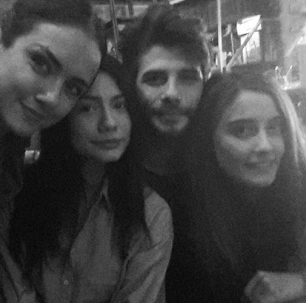 danisman__dila's tweet photo. Canlar😄✌😘 #sbsvekibi @dmtezdmrr @DilsadSimsekP @berkcankat http://t.co/asmEoVgCI3