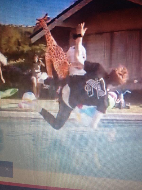 gigi_morada's tweet image. Let's talk about @Luke's ass crack #vote5sos