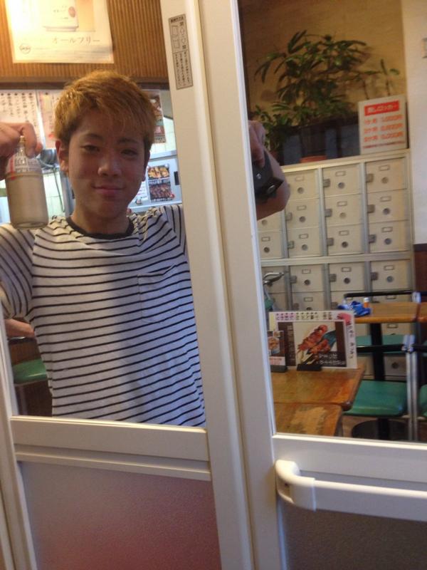 always_ak69's tweet photo. 菊水喫煙所できとうやん（笑）
ゾンビテンション高いわ…おえ…。 http://t.co/DPNtMAQTYR