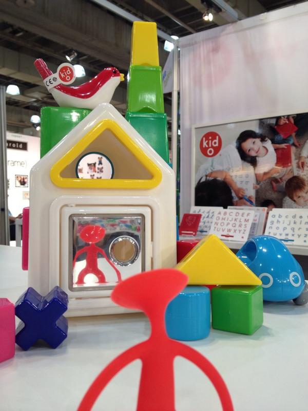 KidOProducts's tweet photo. Oogi loves his new home at NY Now! #moluk #NYNOW #sortashapehouse #birdwhistle #stackandnestcups http://t.co/jRLAPiUsam