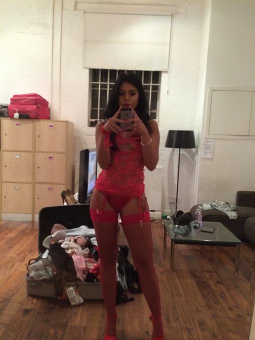 Live in 5 guys 😈💦💦💦💦💋 http://t.co/BiLdTaB2Zq<a href="/tag/glammasters"class="tags"><span>#glammasters</span></a>