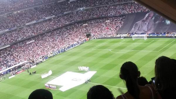 AroaCardoso7's tweet photo. Homenaje Alfredo di Stefano!!! :) http://t.co/6zEkZmXROo
