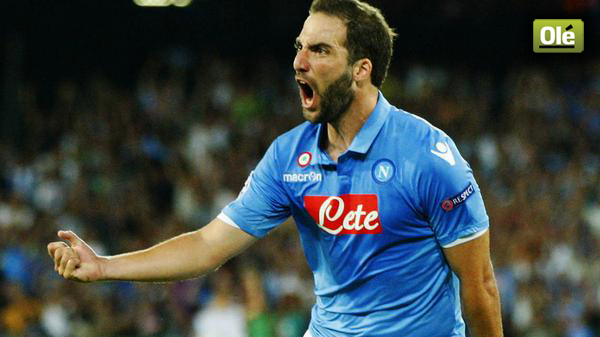 DiarioOle's tweet photo. #Champions Lindo gol de @G_Higuain para el empate del Napoli contra el Athletic de Bilbao ▶ http://t.co/cI5muVVztS http://t.co/ET4pxnw3ji