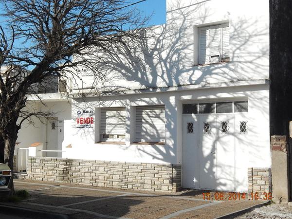 InmoMarcos's tweet image. Propiedad para reciclar en muy buena ubicación
Living, Cocina comedor, 2 dormitorios, Baño, Garaje, 1 dorm en planta