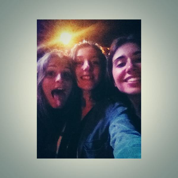 barbbescudero's tweet photo. Me alegran el verano , mis niñas como os quiero amorrsitos 💜💜💜💜 http://t.co/BWROIJXQ4o