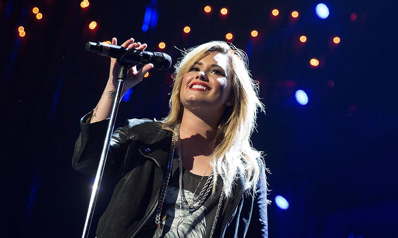 Happy Birthday Demi Lovato From POLAND! We loves you so much Demi!       