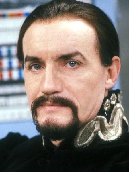 DocWhoCast's tweet image. Happy birthday @sophie_aldred @SylvesterMcCoyy and Anthony Ainley!!!
