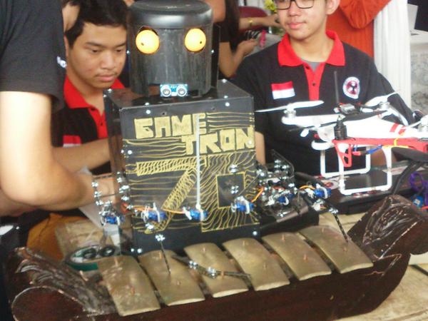 KomunitasRobot's tweet image. HARI INI
Show-and-Tell Robot Gamelan o/ @SKIR70 di @atamerica #RoboticsFair #KomunitasRobot