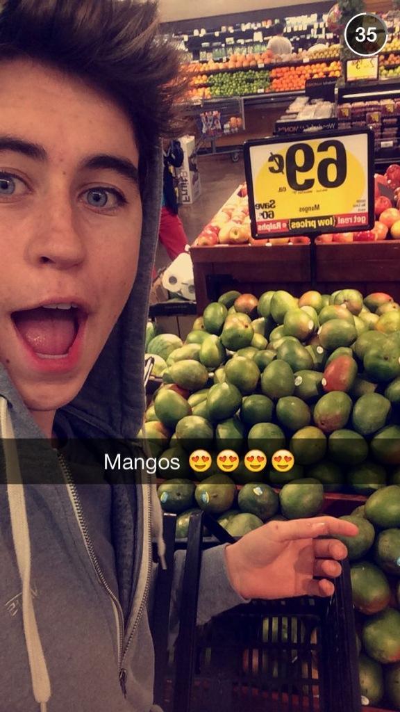 ChanelUrsula's tweet photo. Our leader, this was an indirect to us guys he loves us. #MangoCrew http://t.co/4Po6XL7iBJ