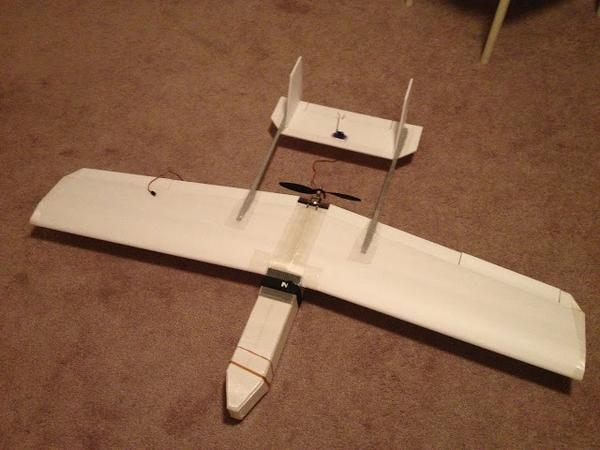 KomunitasRobot's tweet image. HARI INI 
Show-and-Tell Drone oleh @CRAZH_UAI di @atamerica #RoboticsFair #KomunitasRobot