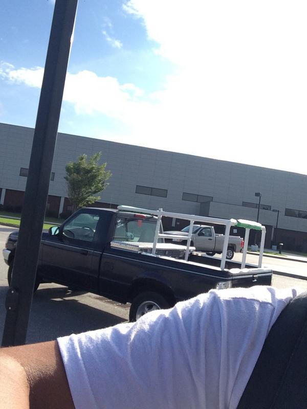 TheReallMeme's tweet image. No Flex Zone! Dude with the fresh custom 2018 PVC pipe/Roof racks/Dog box. #TechLyfe #Salty