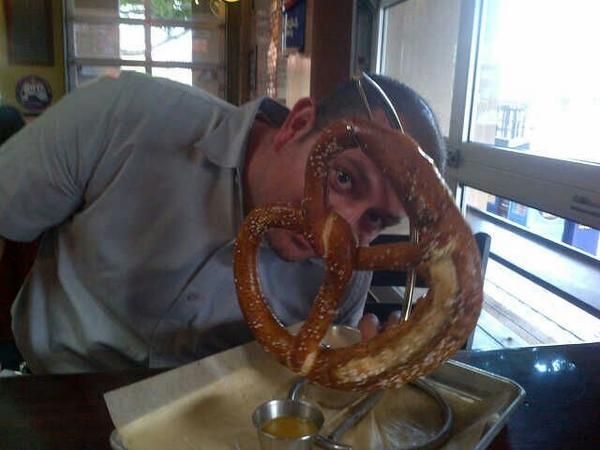 djmatthodge's tweet photo. Biggest pretzel ever....World Of Beer in Tempe, AZ http://t.co/CFUR62bQD8