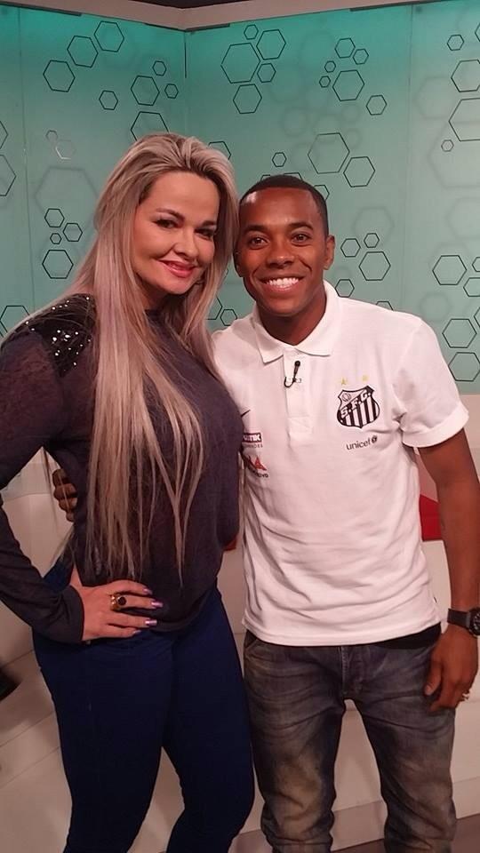 renatalvesmuse's tweet photo. @DiarioOle @lancenet @globoesportecom Sigam @renatalvesmiss .Votem na Renata neste link http://t.co/rfRwrPMcUa http://t.co/wREmOpUt1I