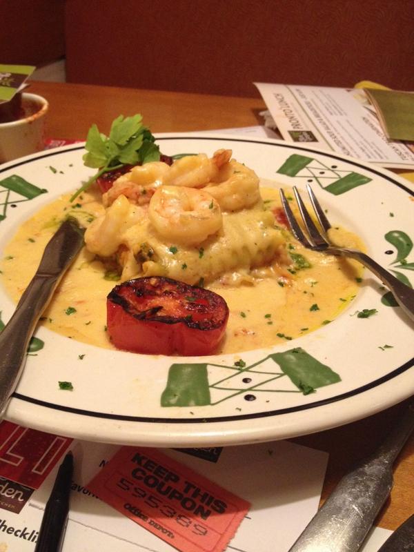 scott_rowlands's tweet photo. This the the best photo of the lasagna fresco at my table (hopefully). @olivegarden http://t.co/tMEuNQ6Nxu