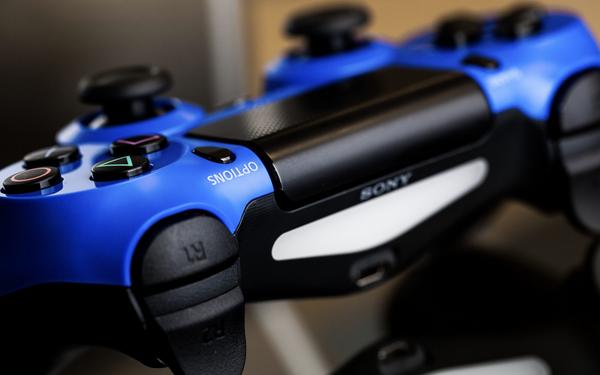 e3vega's tweet photo. "@PlayStation: Oooh, nice! The Wave Blue DualShock 4 is out now: http://t.co/x8fgGWhaLw http://t.co/aAmjA4MZU6"Quiero un ps4! !!!!!!!!!!!