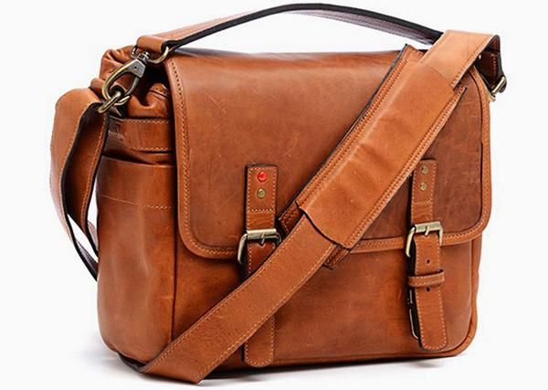 WIRED's tweet image. This absurdly handsome leather camera bag oozes vintage style wrd.cm/1uTKjvo