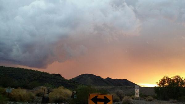 Springfield_420's tweet photo. #AZMonsoon http://t.co/zpuoFB7JwY