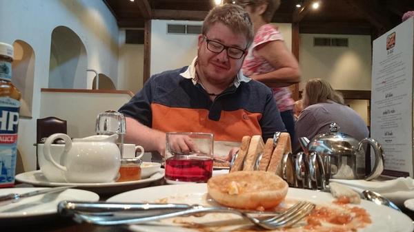 thechasefox's tweet photo. Breakfast round 2! #hoteltimes #omanomanom @Sasha_bumble http://t.co/LlfwJA07hK