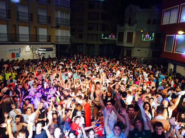 BlondRules's tweet photo. "@robertosansixto: #LAFONTDENCARROS #MIPUEBLO #TallarinaOnTour viva la madre que nos parió!! ❤️❤️❤️ #gracias 😊 http://t.co/8UBqaDeBKJ"