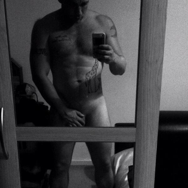 dontshowmysnaps's tweet photo. Any girls here like giraffes ? http://t.co/n2aaUiWCdO