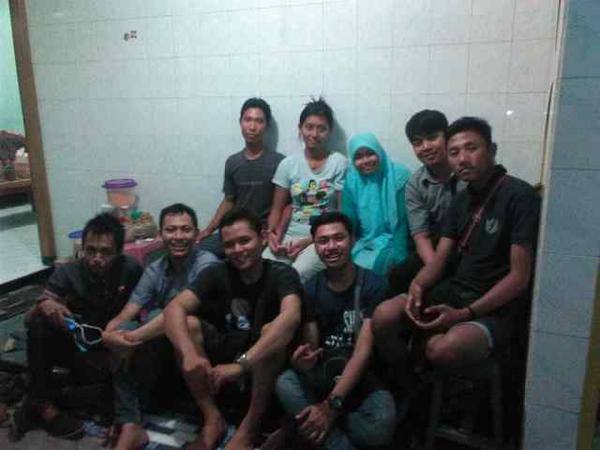 WijoyoSingo's tweet photo. nyambangii si jhoo hbis babaran... http://t.co/QUBxJ8QVen