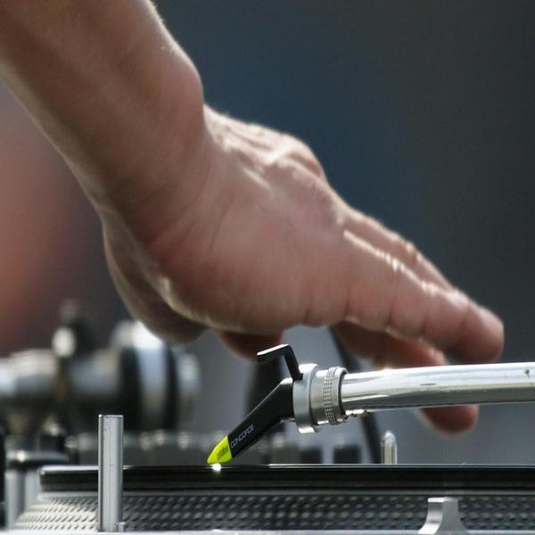 djmariojonson's tweet photo. Music my life. #DJs #DJ my work. 
#Record #Recording #piooner #TurnTable http://t.co/cW6lBKjeCg