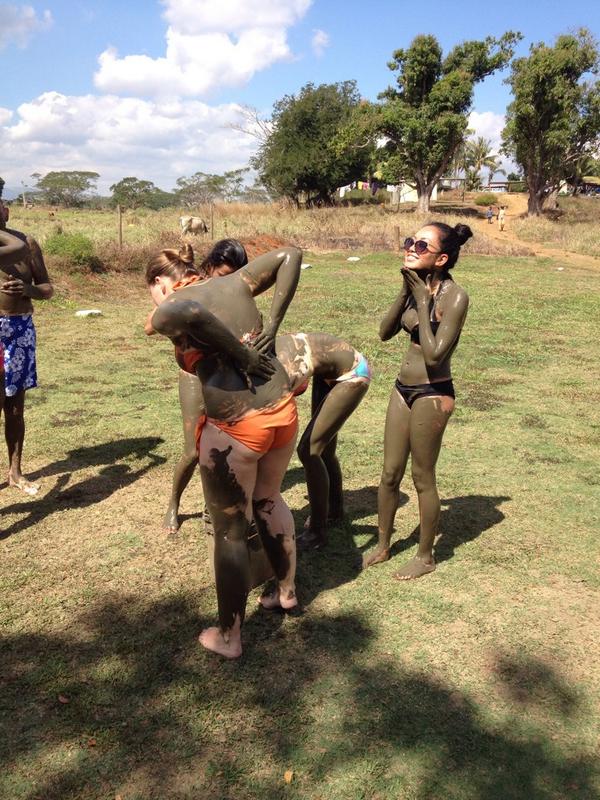 AbbyShariah's tweet image. Covering myself in mud..as you do! #mudpool #sabetohotsprings #thermalspring #nadi #fiji #naturalspa