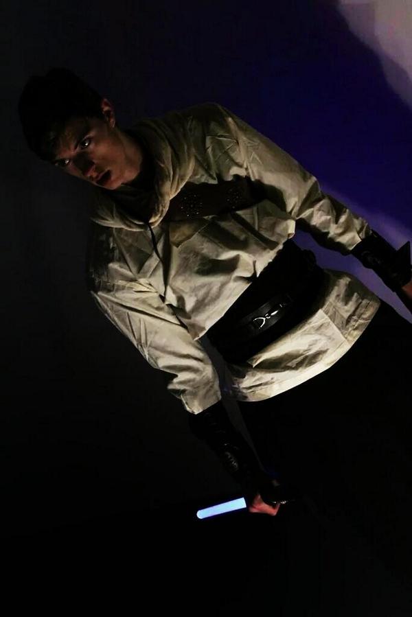 Mandaddylorian's tweet photo. A Padawan seeks vengeance for the murder of his master... #starwarsoutcasts #fanfilm #thepadawan #theagent http://t.co/kv6YVk8MAp