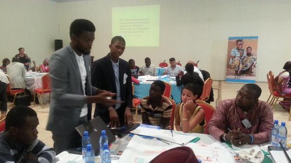 stucampo's tweet photo. Travail de groupe pour identifier les personnalités impliqués dans l'innovation. #innovationmali @unicefmali http://t.co/t0yNMmIeM4