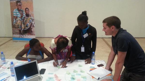 stucampo's tweet photo. Travail de groupe pour identifier les personnalités impliqués dans l'innovation. #innovationmali @unicefmali http://t.co/t0yNMmIeM4