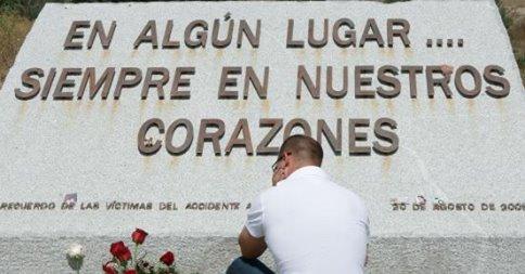 informacion_es's tweet photo. Se cumplen seis años del accidente de Spanair http://t.co/wIZNIUIGJL #accidenteSpanair http://t.co/U60TtYdXyS