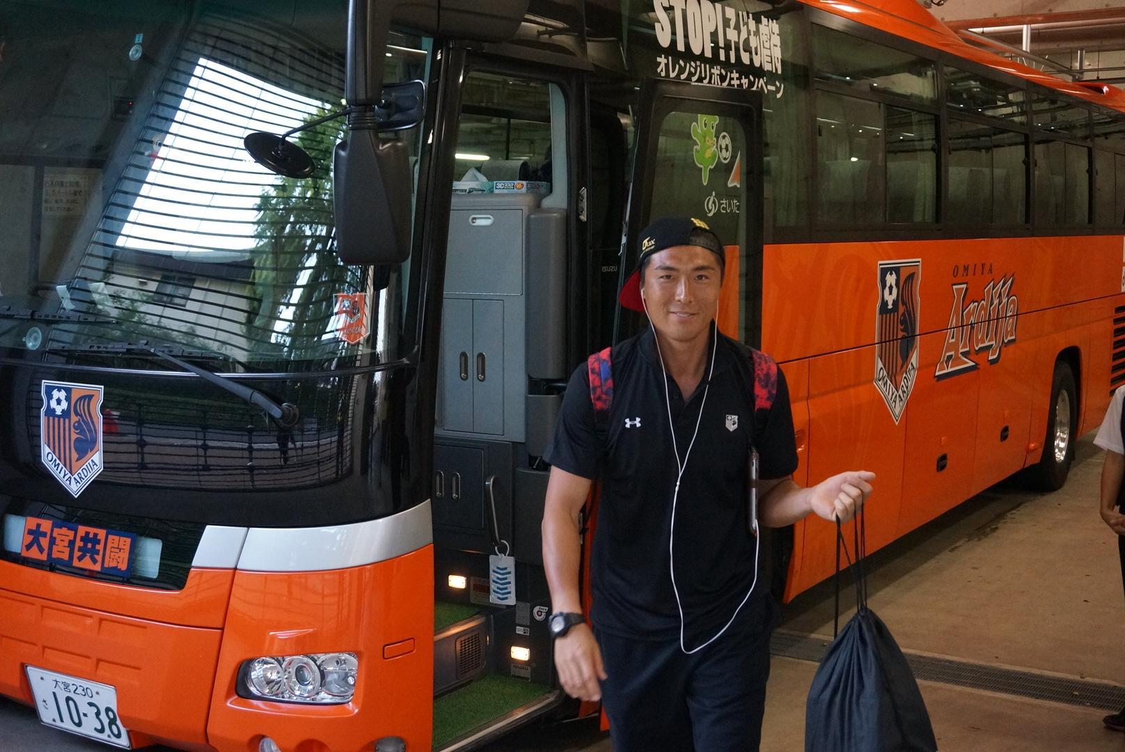 大宮アルディージャ 公式 先ほど スタジアムに選手バスが到着しました 精悍な顔つきでバスから降りてきた北野選手は気合十分の様子です 本日も応援よろしくお願いします Ardija 大宮共闘 Http T Co Ffwckfaxyj Twitter