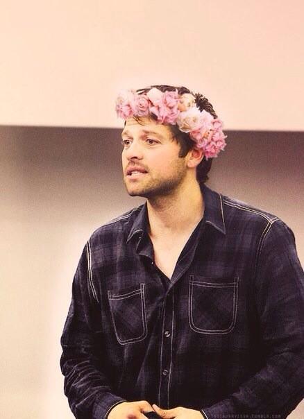 Happy Birthday Misha Collins!
I wish you more great roles! it us with his appearance, and more! 
