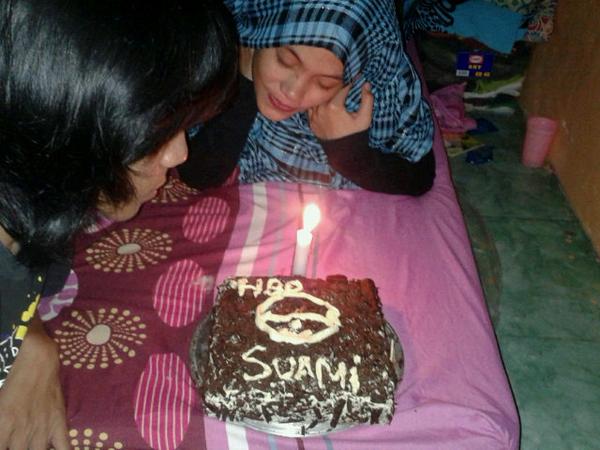 redyIDIOT's tweet photo. alhamdulilah masih bisa merasakan kue buatan pasangan hidup ,terimakasih ♥ http://t.co/xQXcpBej31