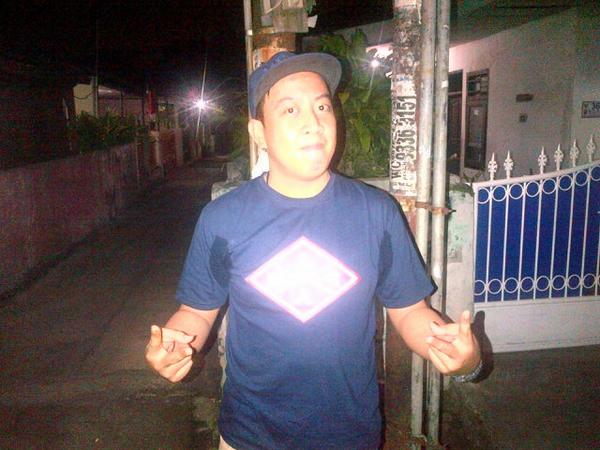 Thx brader for order Tshirt &amp; Snapbacknya! #walaupun silau tetep kece