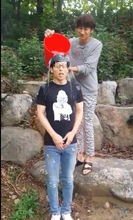 RunningManPDG's tweet image. Running Man duo Kwangsoo and Yoo Jaesuk join ALS "Ice Bucket Challenge" — aegyo.me/iSp  @koreaboo