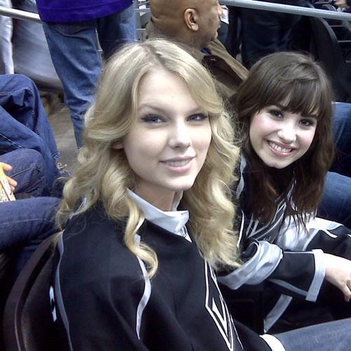 Happy Birthday Demi Lovato from Swifties!!   . Thankyou for long relantionship [cc 
